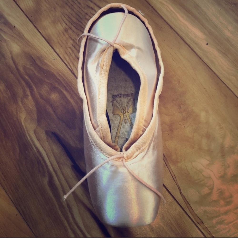 NWT Freed Pointe Shoes 3 HP XX Crown